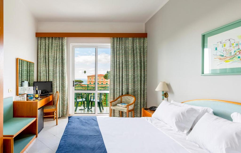 Ara Maris (Formerly Hotel Carlton International)
