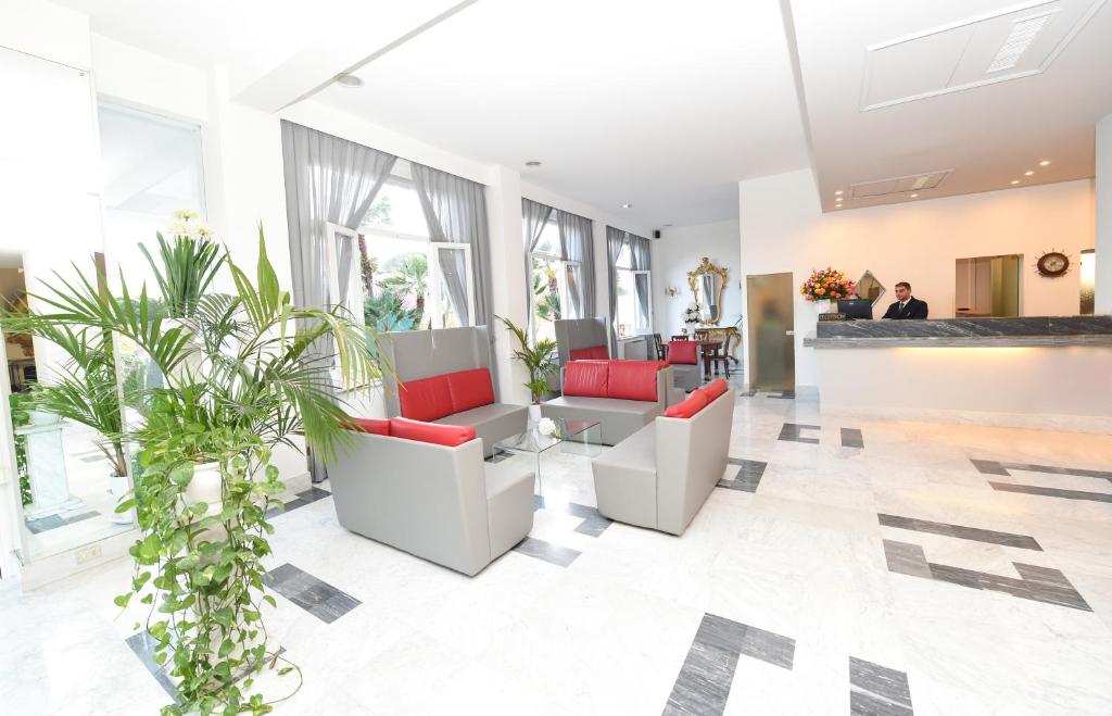 Ara Maris (Formerly Hotel Carlton International)