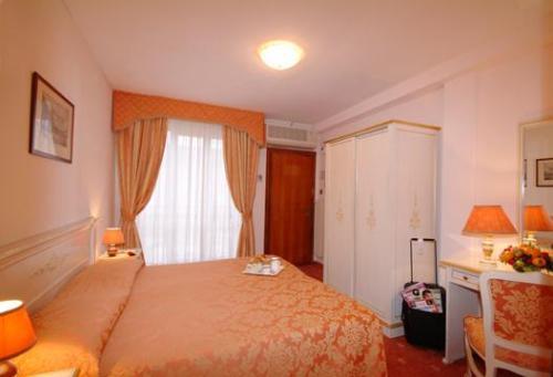 Hotel Ambassador Tre Rose