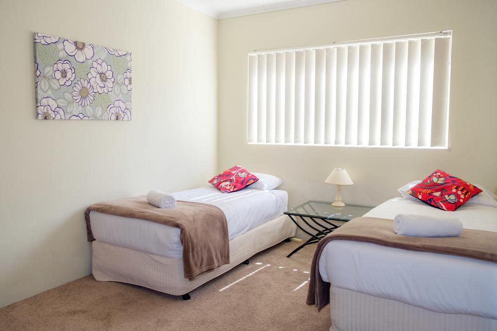 Sanctuary Lake Apartments