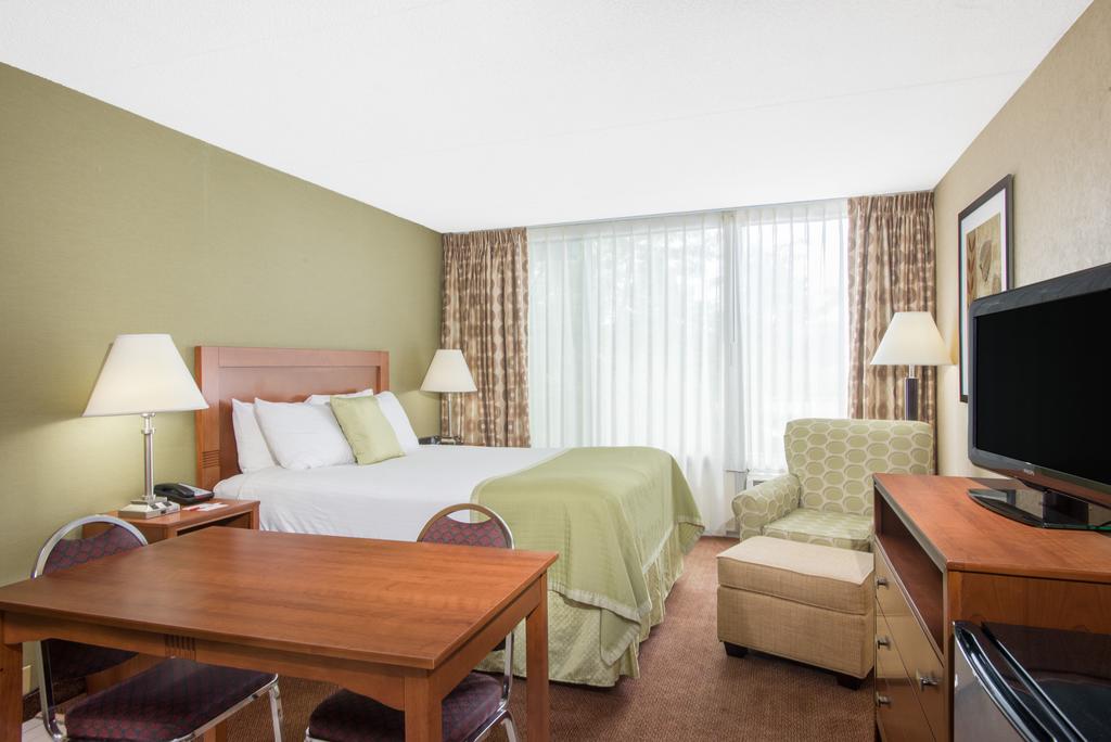 Ramada Ellsworth