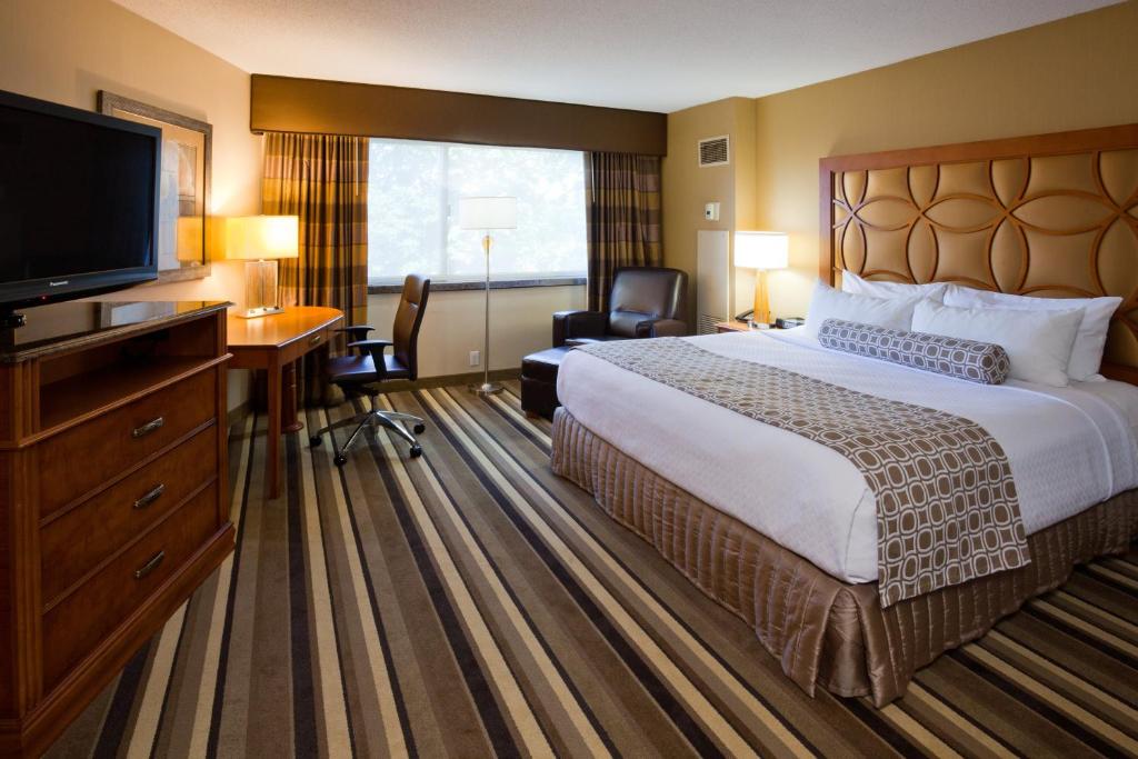 Crowne Plaza Minneapolis West