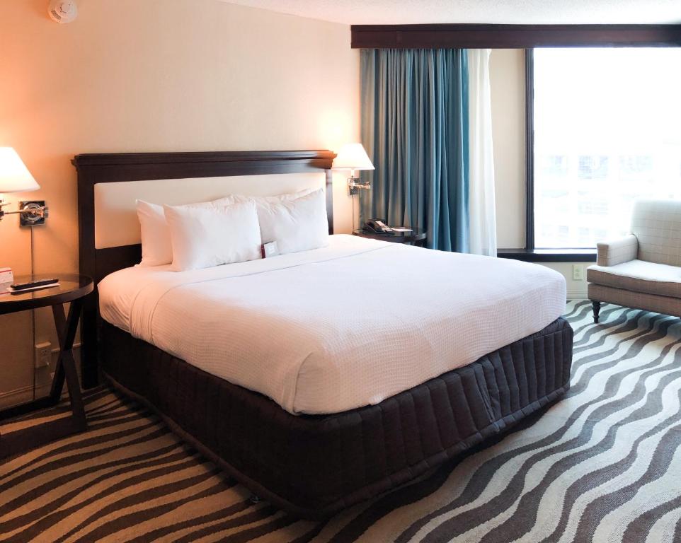 Fort Pontchartrain Detroit, a Wyndham Hotel (Formerly Crowne Plaza)