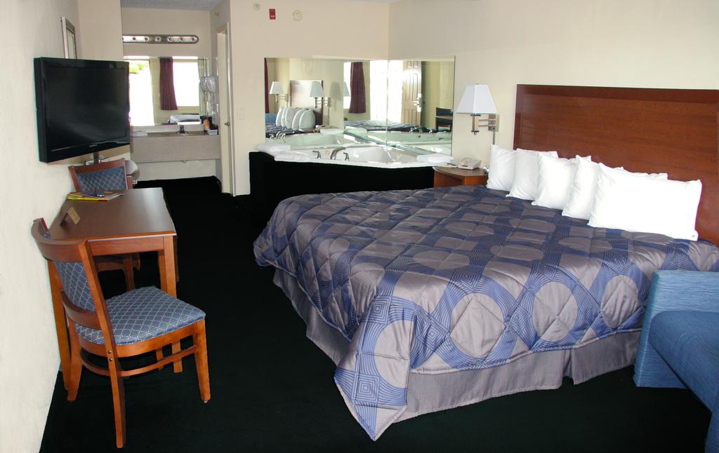 Castle Rock Resort & Waterpark