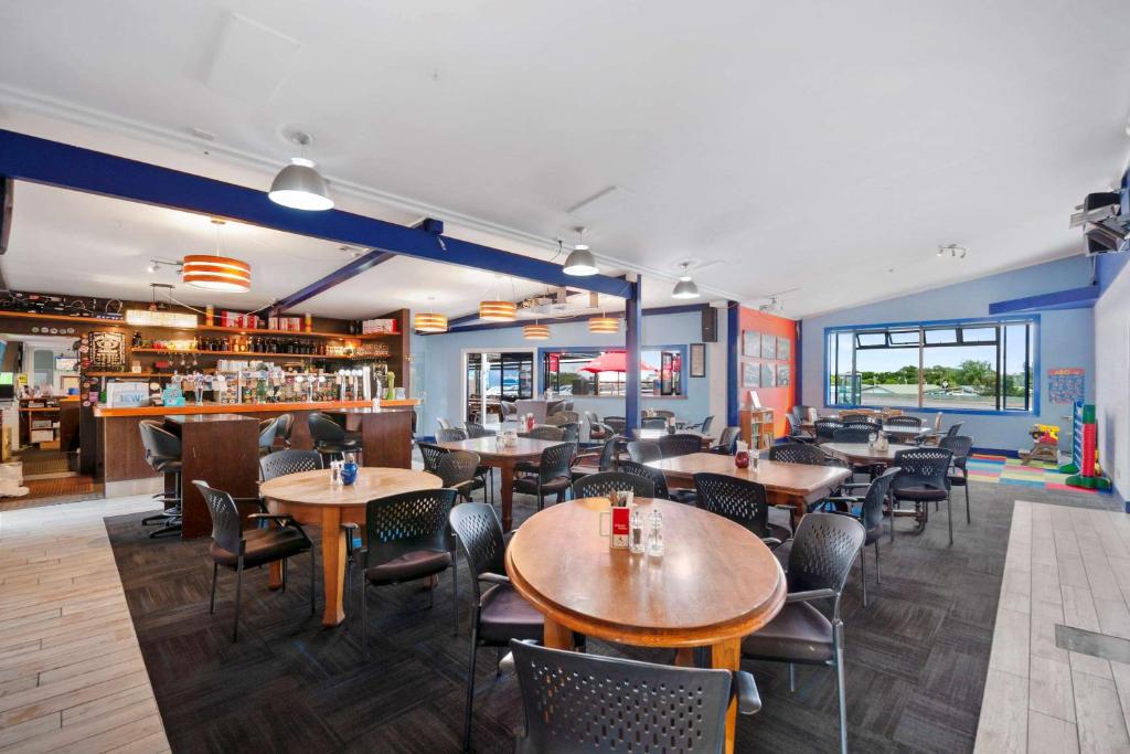 Comfort Inn Westshore Beach (Formerly Econo)