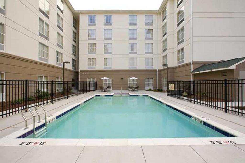 Homewood Suites by Hilton Chesapeake - Greenbrier