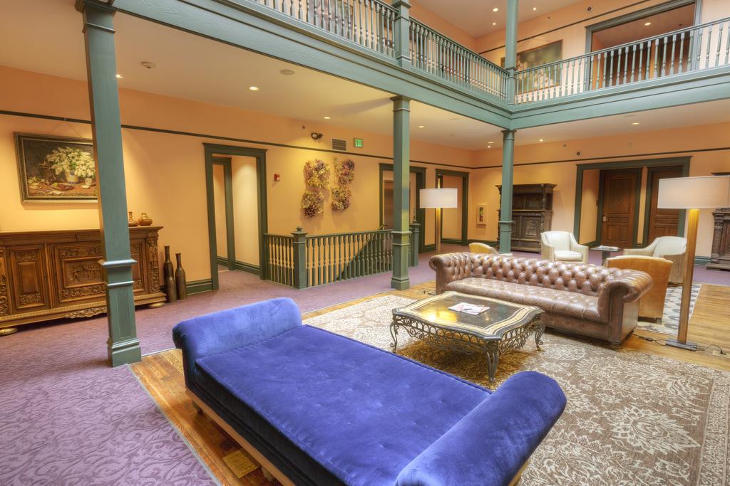Montvale Hotel