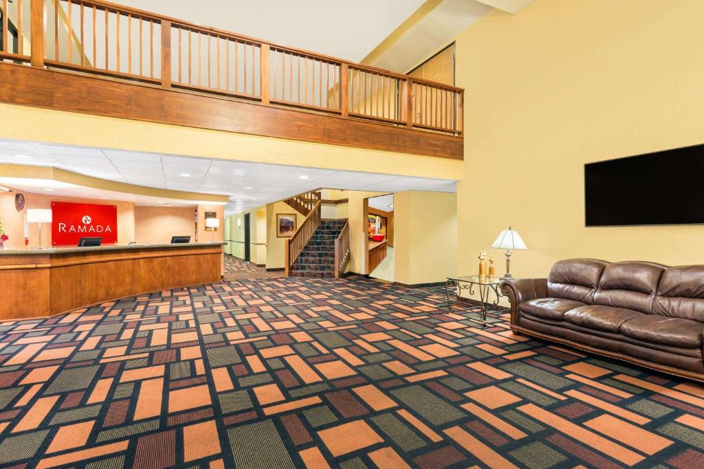 Ramada Kent Seattle Area (Formerly Holiday Inn Hotel & Suites)
