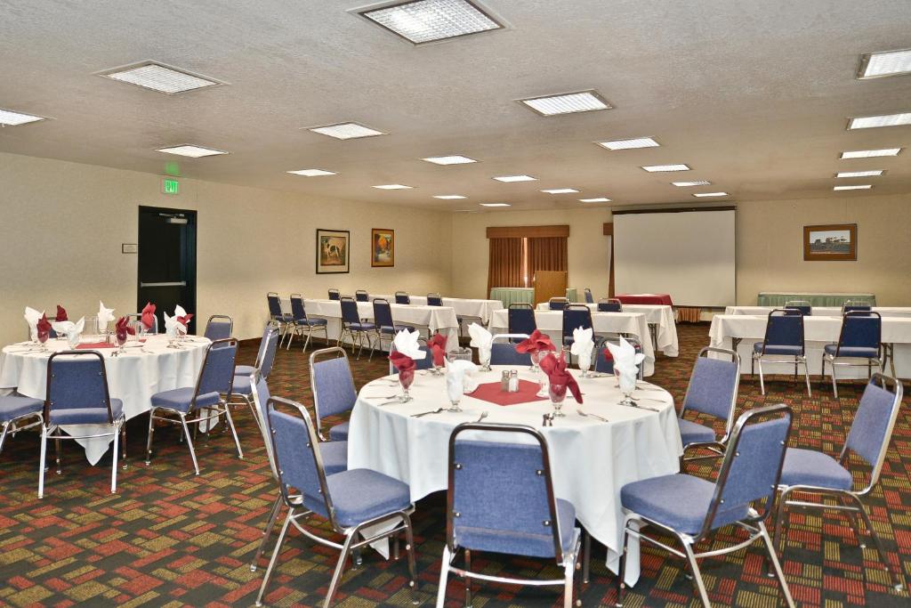 Ramada Kent Seattle Area (Formerly Holiday Inn Hotel & Suites)