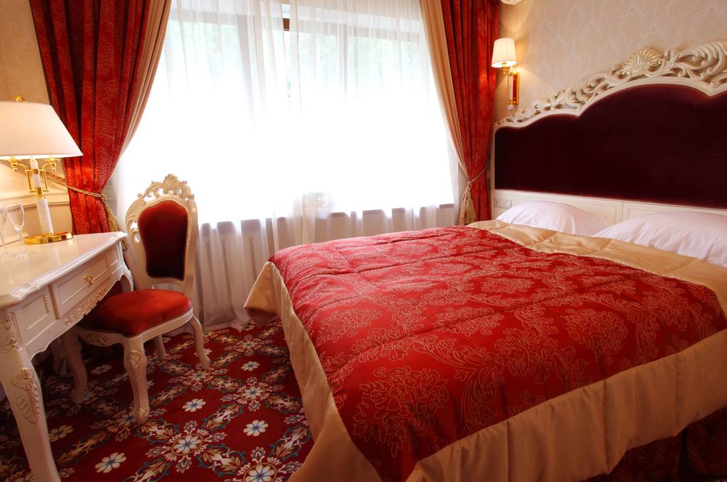 Royal Olympic Hotel