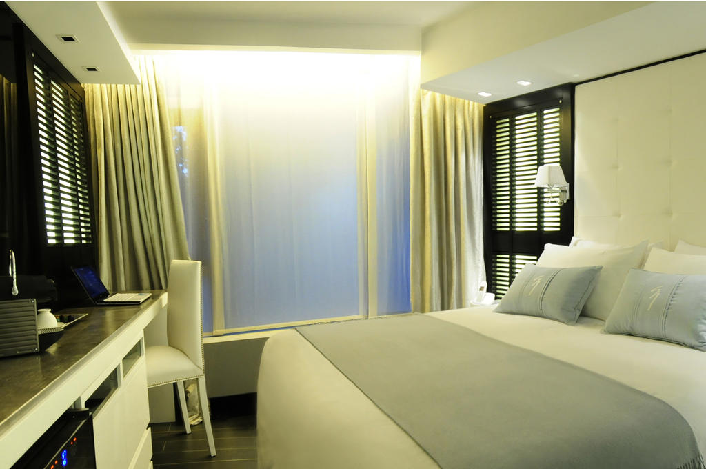 1828 Smart Hotel