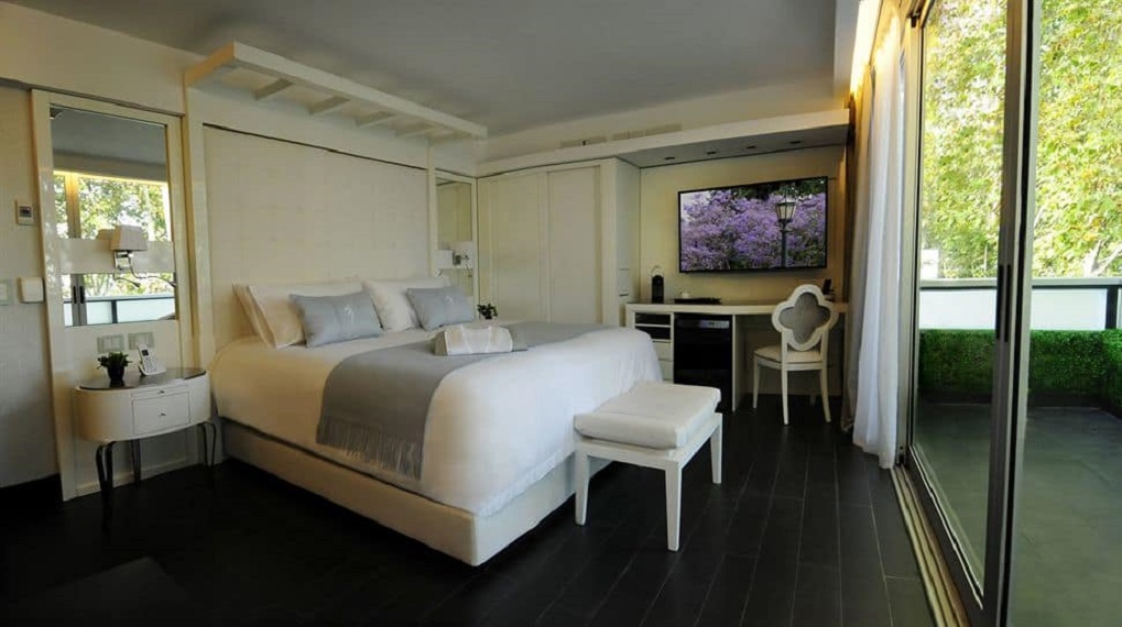 1828 Smart Hotel