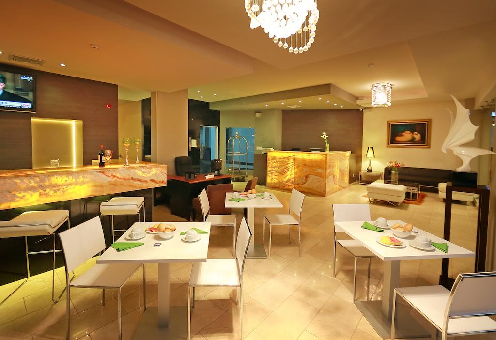 Hotel Suites Ambassador (Formerly Wyndham)