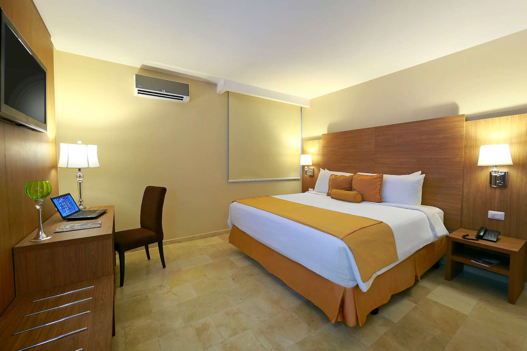 Hotel Suites Ambassador (Formerly Wyndham)