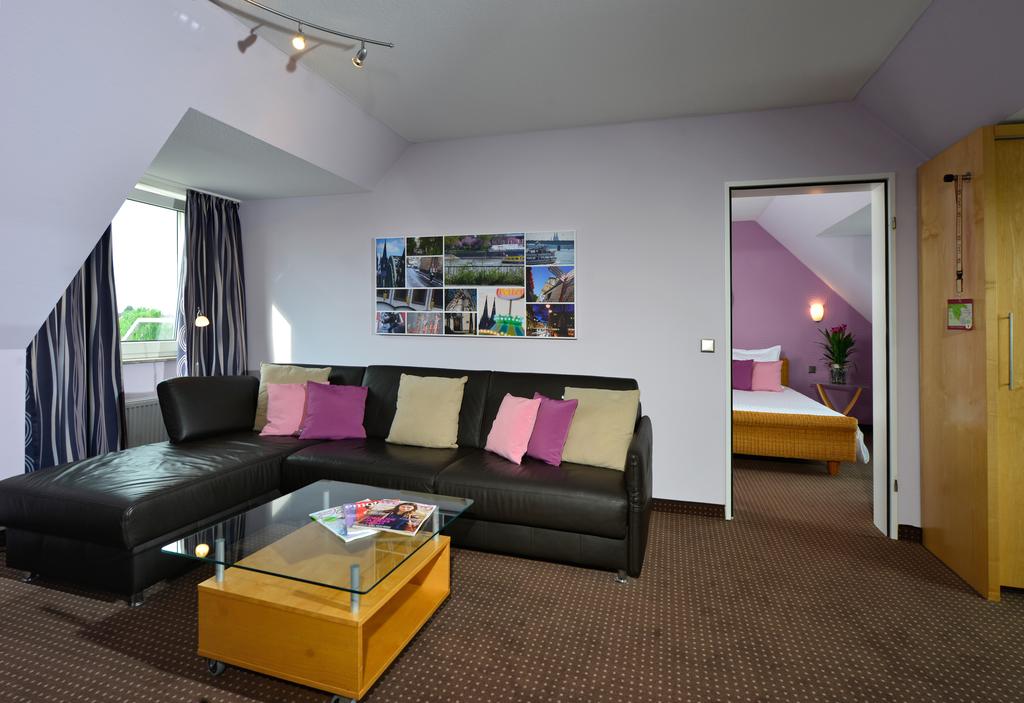 Hotel UHU Garni Koln