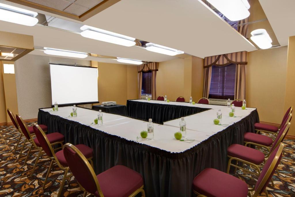 Holiday Inn Calgary Airport