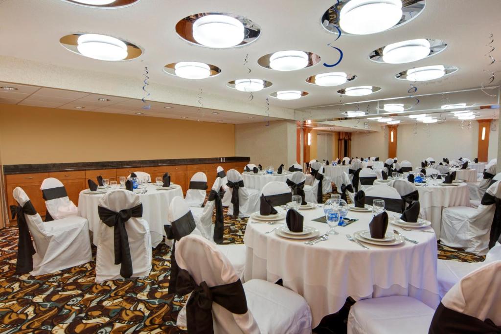 Holiday Inn Calgary Airport