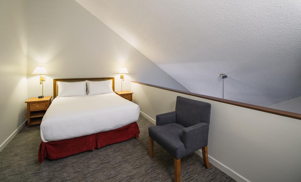 Whistler Village Inn & Suites