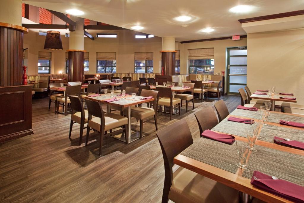 Holiday Inn Hotel & Suites Ottawa Kanata