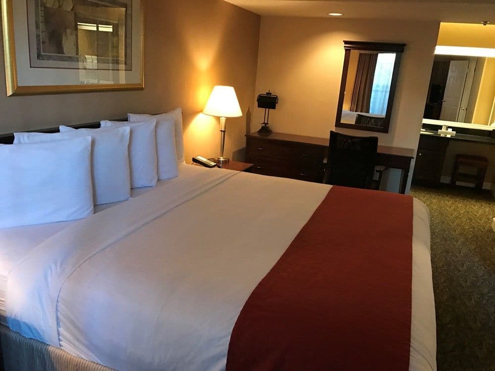 Chase Suite Hotel Brea