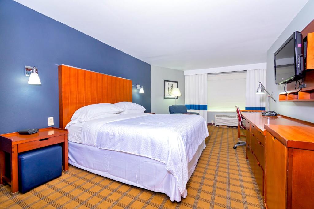 Clarion Pointe Galveston (Formerly Four Points)