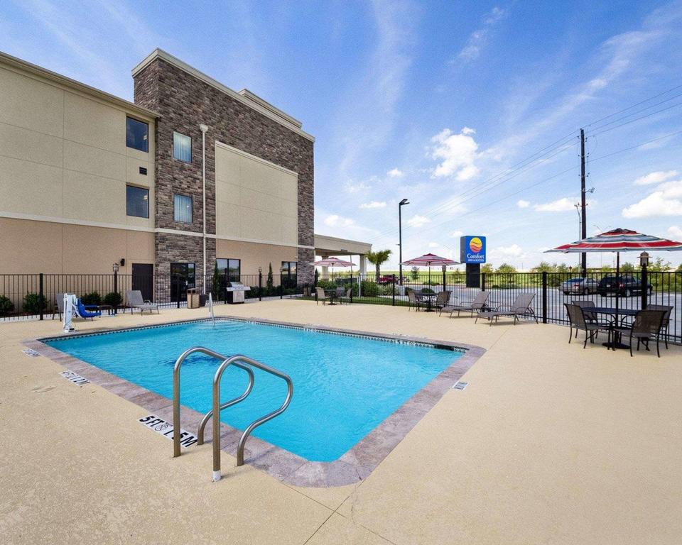 Comfort Inn & Suites Victoria North
