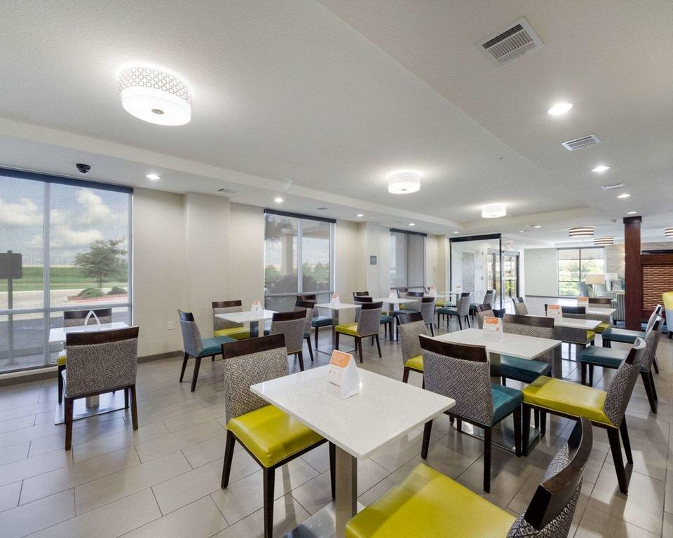 Comfort Inn & Suites Victoria North