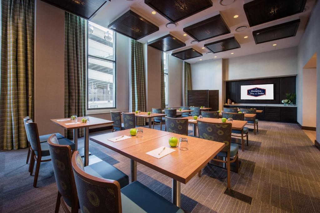 Hampton Inn & Suites Washington DC - Navy Yard