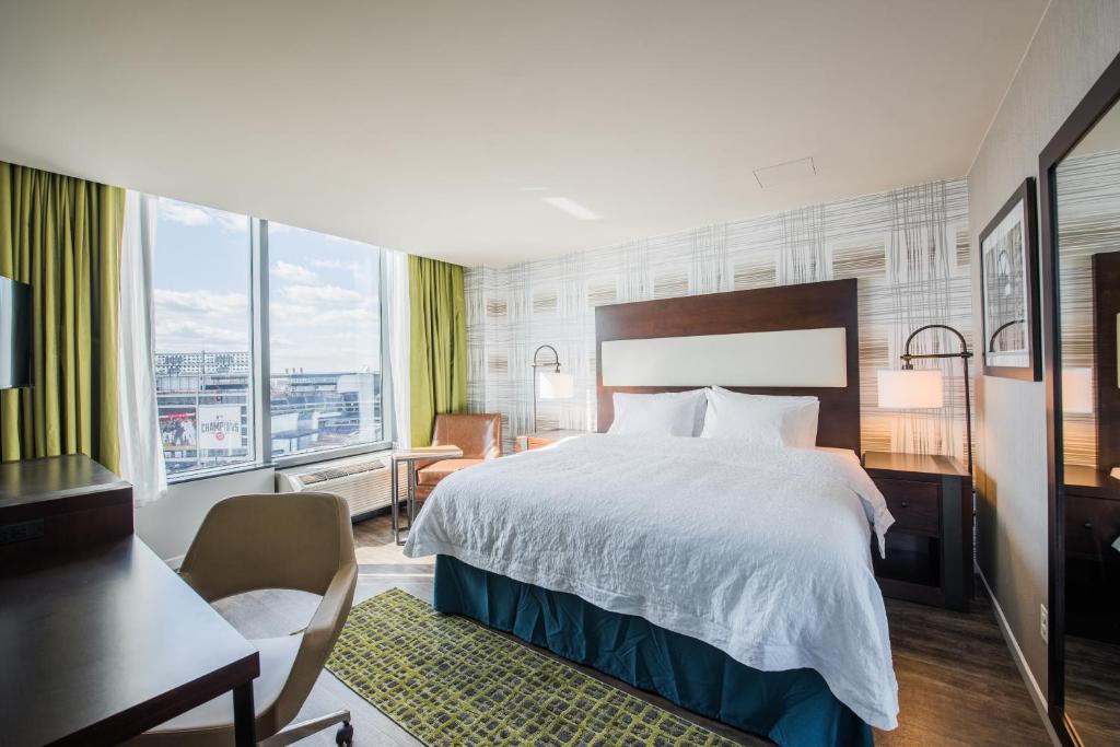 Hampton Inn & Suites Washington DC - Navy Yard