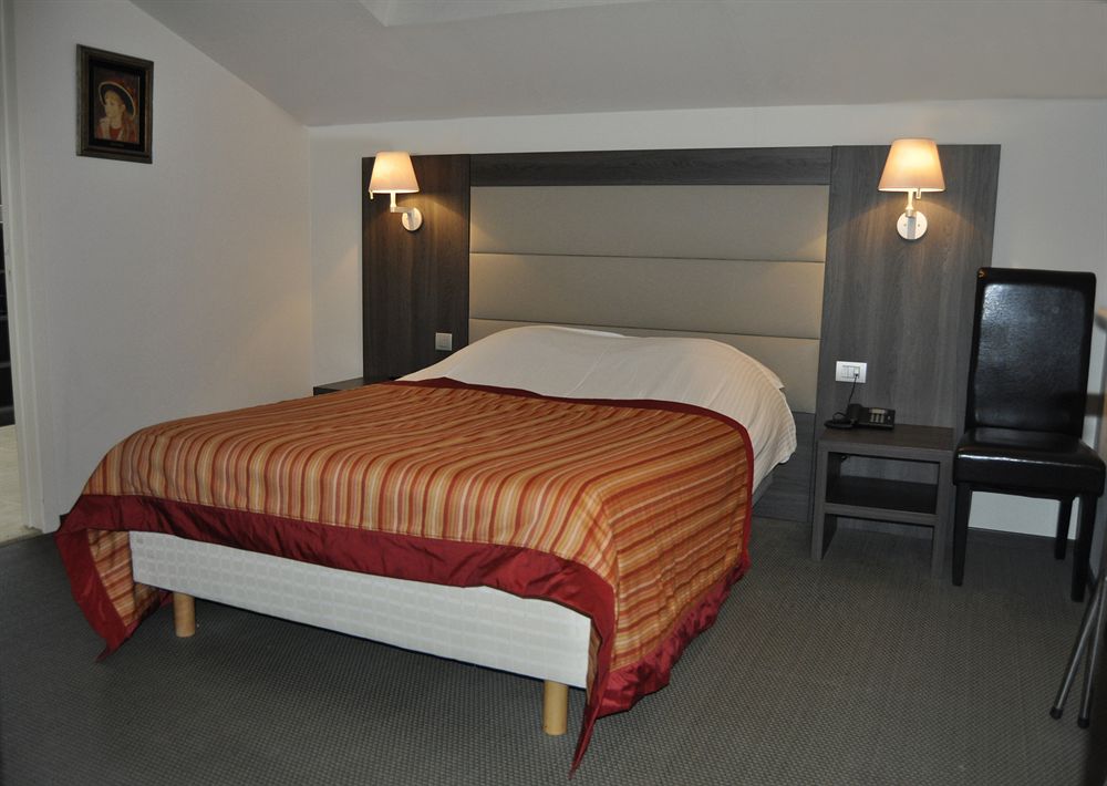 Golden Tree Hotel