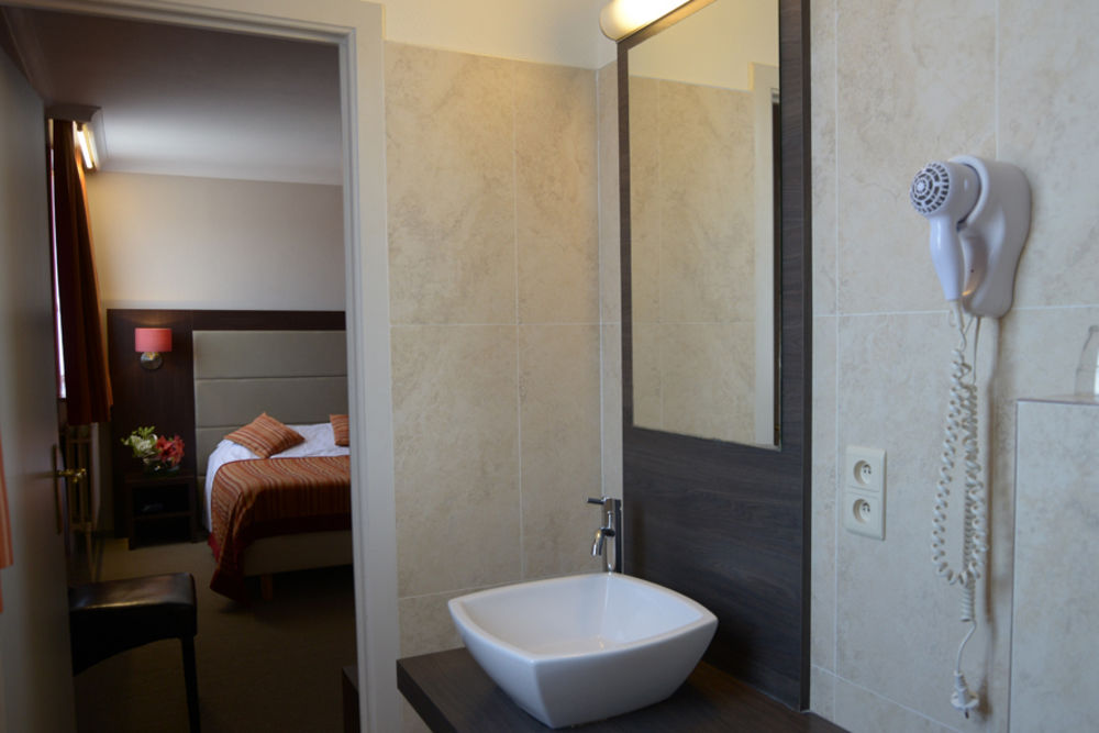 Golden Tree Hotel