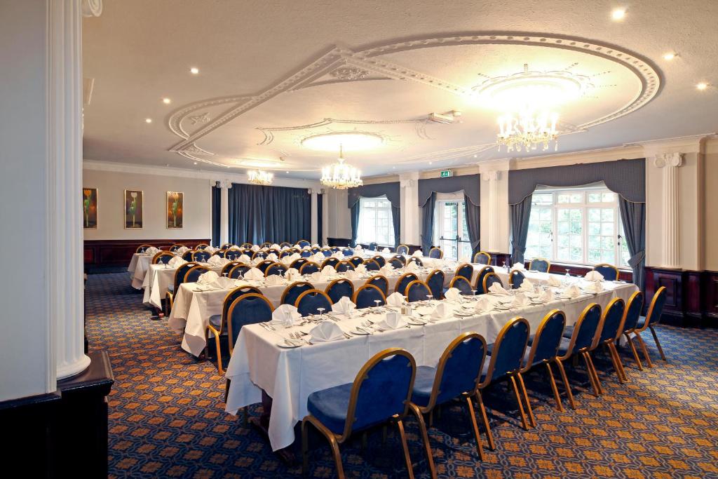 Mercure Wolverhampton Goldthorn Hotel