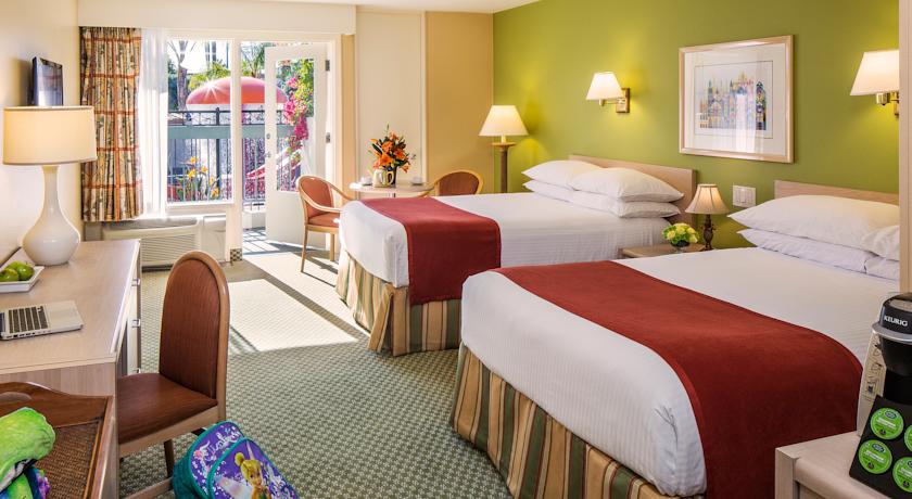 Howard Johnson by Wyndham Anaheim Hotel & Water Playground
