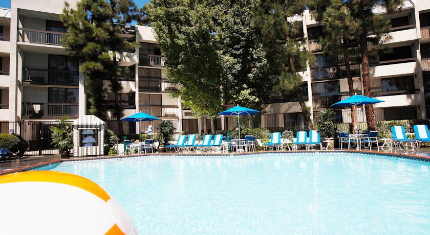 Howard Johnson by Wyndham Anaheim Hotel & Water Playground