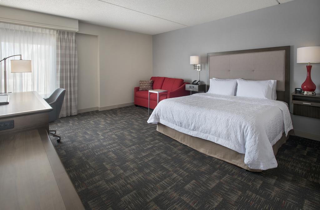 Hampton Inn Boston - Logan Airport