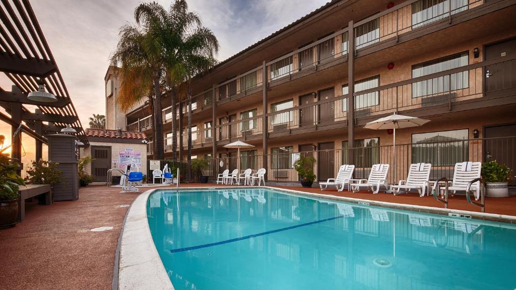Best Western Plus Executive Inn