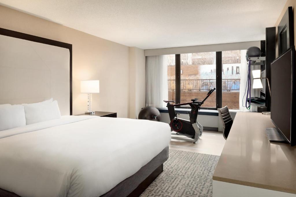 DoubleTree by Hilton Chicago - Magnificent Mile