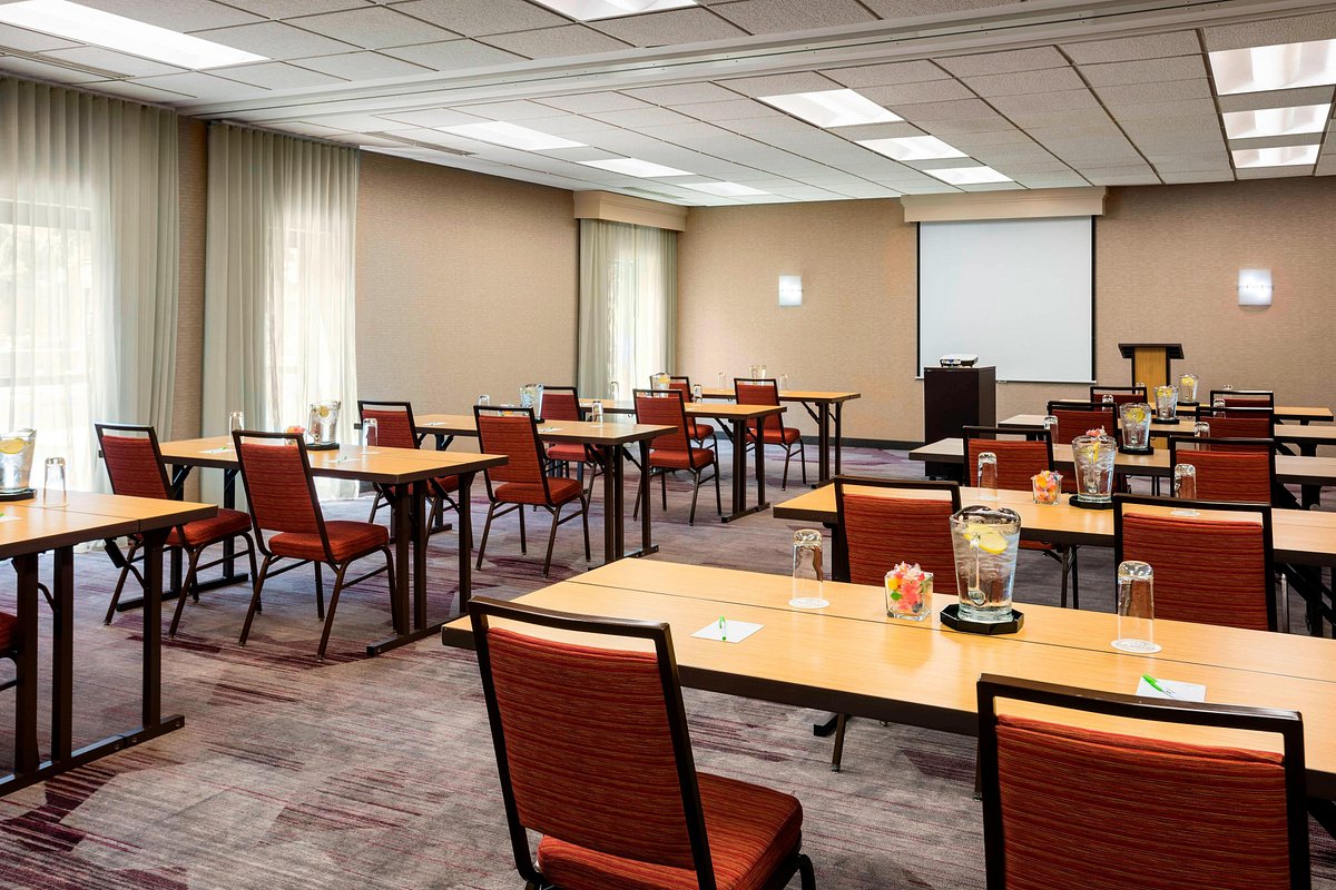 Courtyard by Marriott Chicago O'Hare