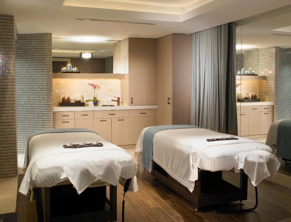 The Palms Hotel & Spa