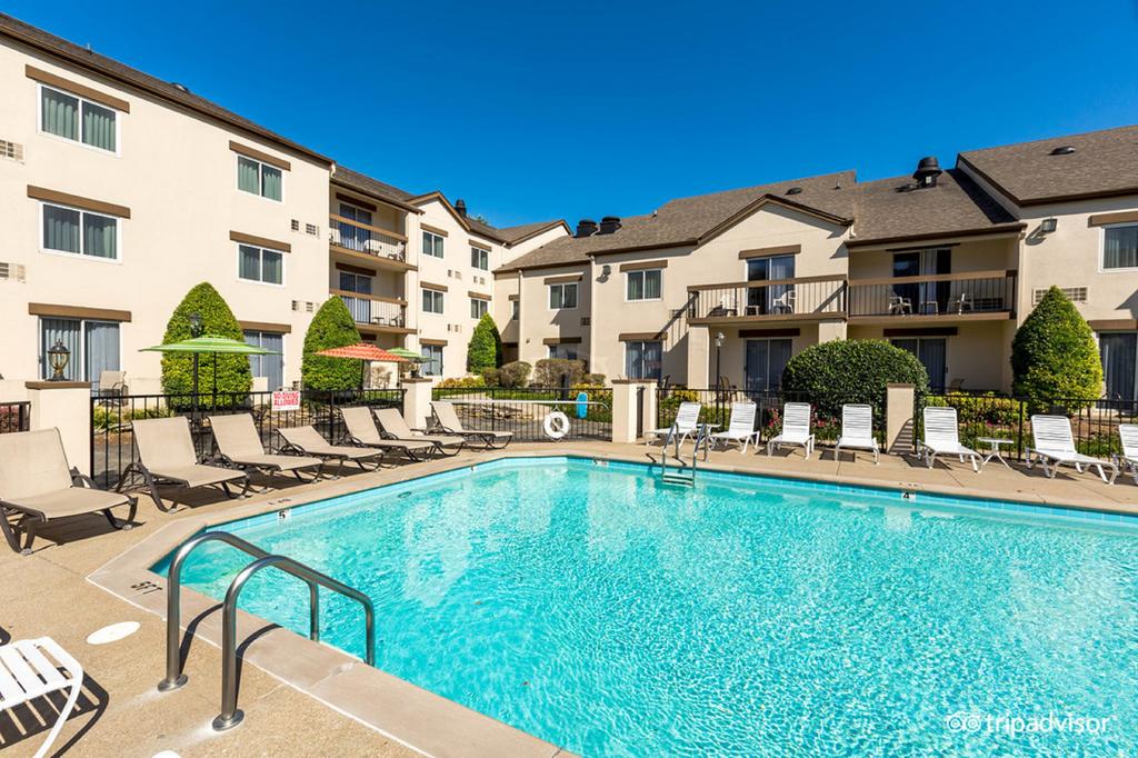 Club-Hotel Nashville Inn & Suites