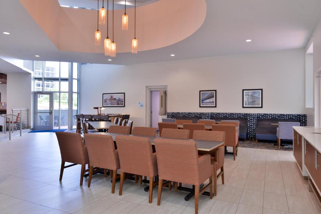 Holiday Inn Express New Orleans-St Charles (Formerly Hotel Modern)