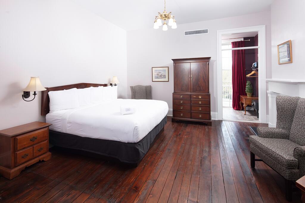Maison St. Charles Hotel & Suites