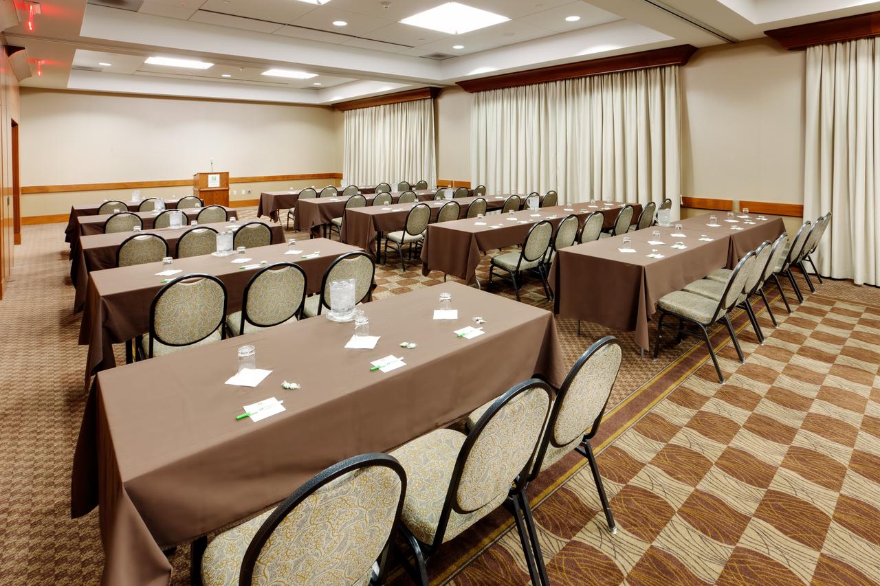 Holiday Inn Syracuse-Liverpool-Exit 37