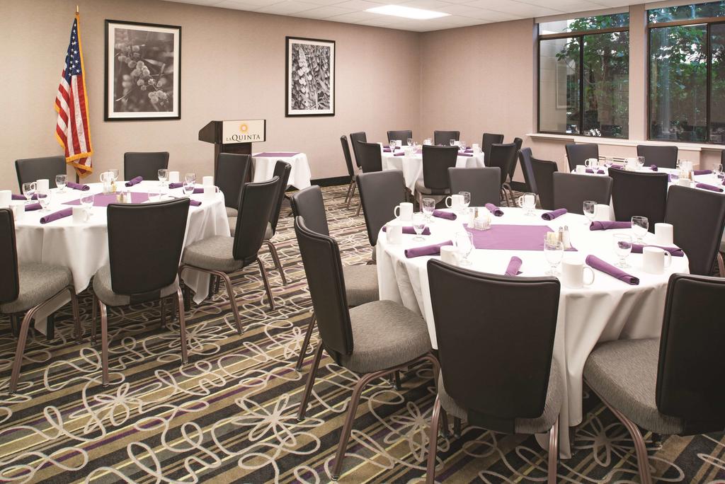 La Quinta Inn & Suites by Wyndham Tacoma - Seattle