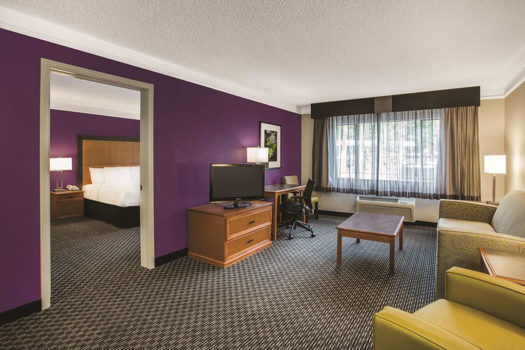 La Quinta Inn & Suites by Wyndham Tacoma - Seattle