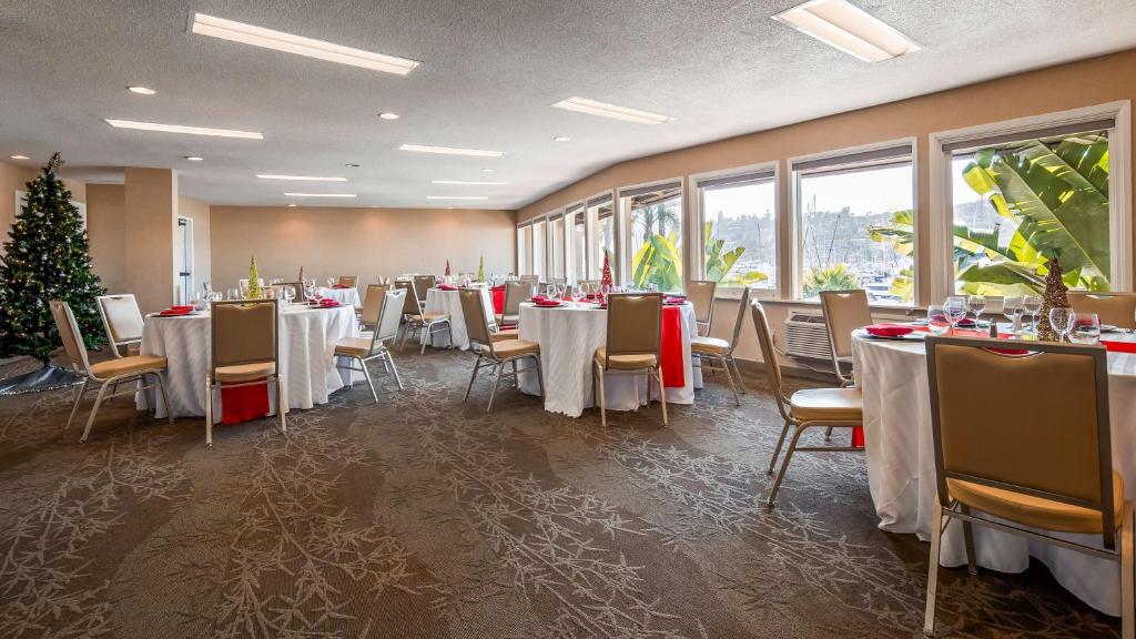 Best Western Plus Island Palms Hotel & Marina