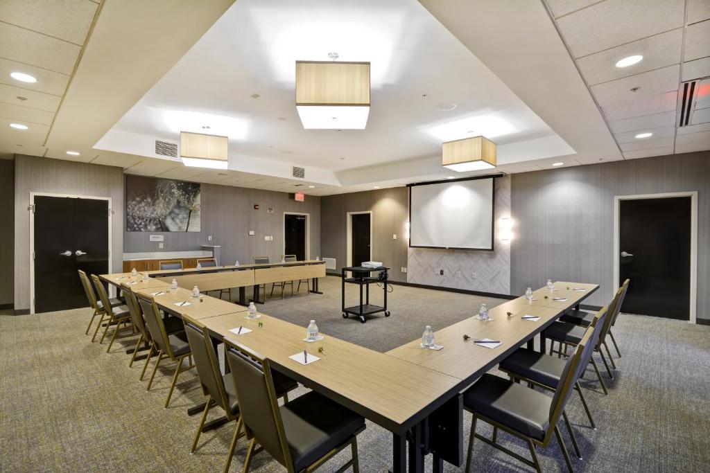 Cambria hotel & suites Indianapolis Airport
