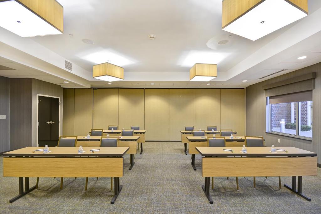 Cambria hotel & suites Indianapolis Airport