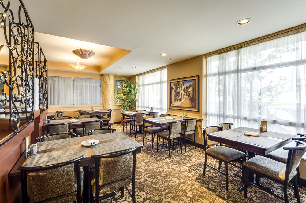 Monte Carlo Inn Oakville Suites