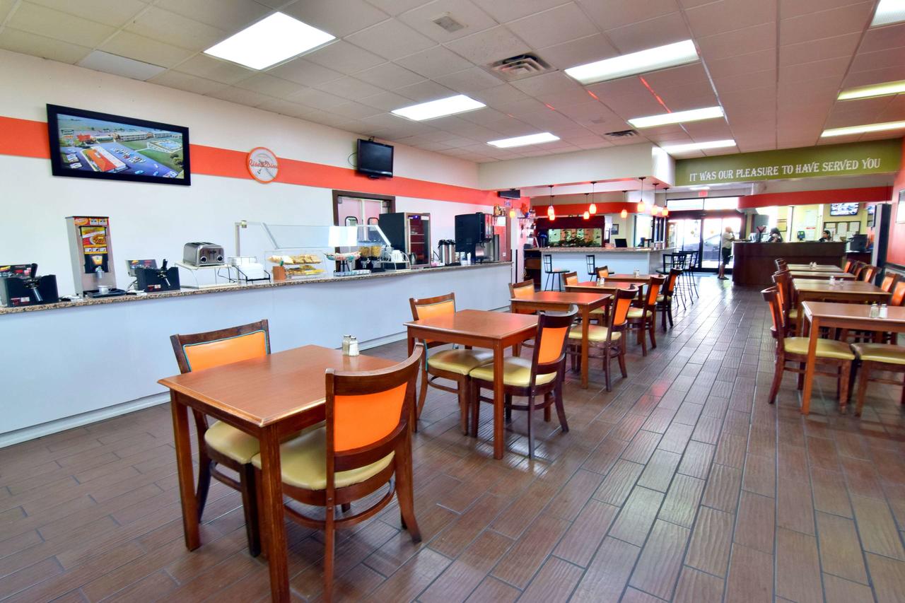 Howard Johnson by Wyndham Ocala FL